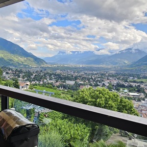 Dorf Tirol overlooking Meran