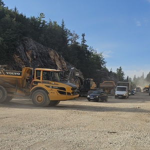 Beautifully self-organising chaos