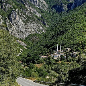 Switching between Christian and Muslim regions