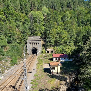 For my fellow model-railway nutters